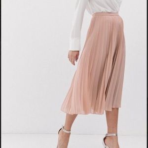 Uniqlo pleated midi skirt